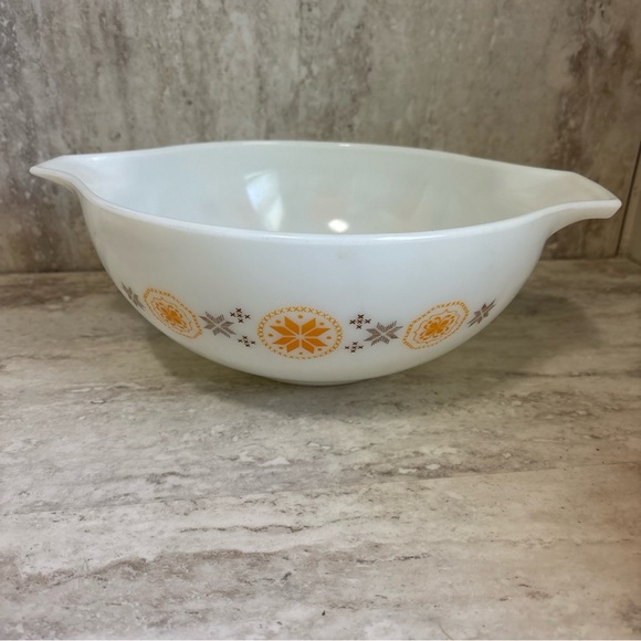 Vintage Pyrex Butterfly Gold Bowl Other - Vintage Pyrex 4 Quart MCM Cinderella Bowl Size 444 Town and Country Pattern EUC